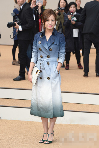 赵薇成阿里第二股东 穿衣搭配“壕”气十足