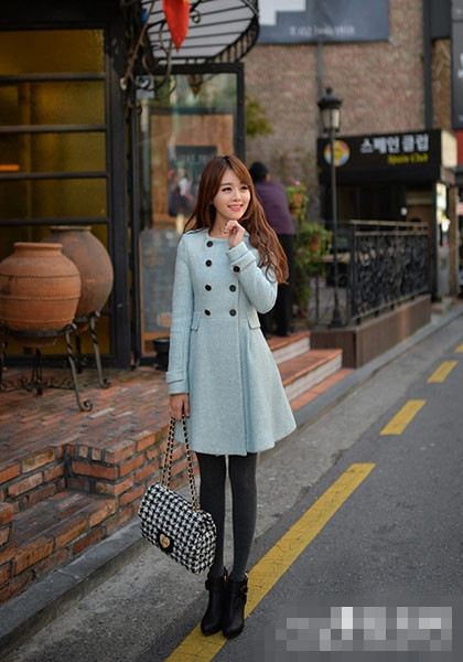 爱上无领大衣<a href='http://www.china1f.com' target='_blank'>服装</a>流行趋势 天鹅美颈秀出来