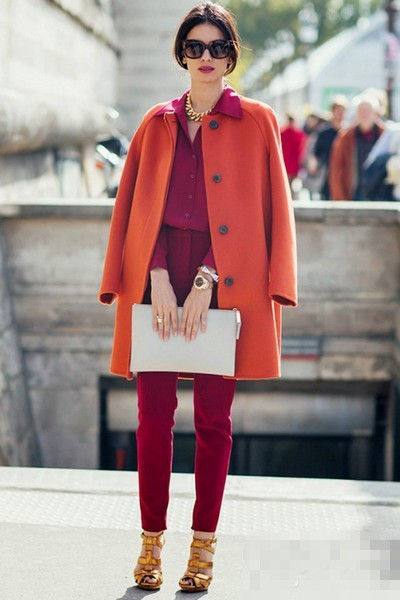 砖红色风衣怎么搭配_红色风衣怎么搭配(3)