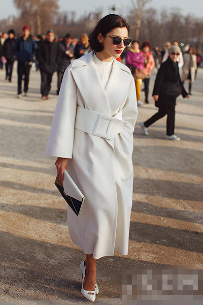 做春日主角 白色单品穿衣搭配技巧打造迷人造型