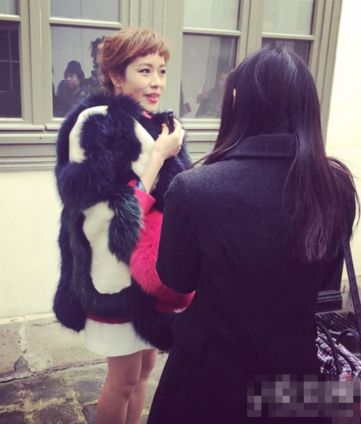 b+ab首次亮相时装周 林嘉欣<a href='http://www.china1f.com' target='_blank'>服装</a>搭配难辨认