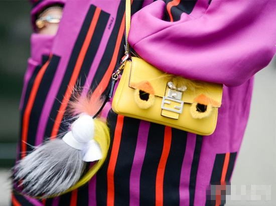 超迷你包包红透半边天 明星潮人都爱不释手
