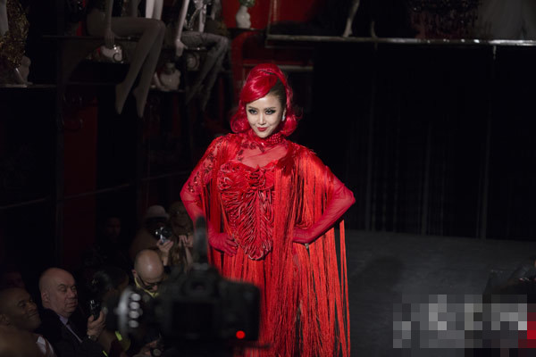 歌手里的时尚咖 王蓉服装搭配彰显国际范