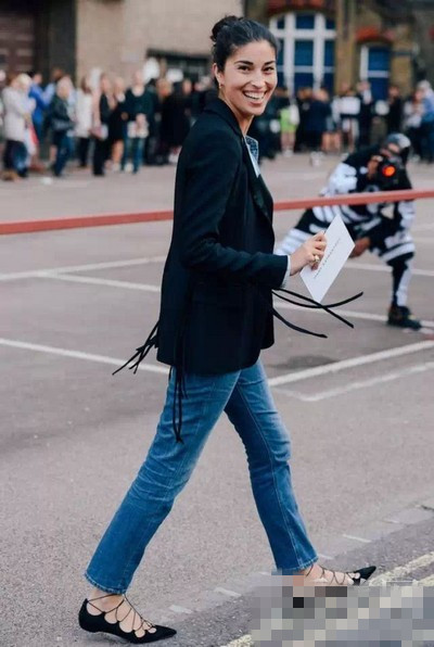 春夏最hot绑带鞋<a href='http://www.china1f.com' target='_blank'>服装</a>流行趋势 轻松再现罗马风