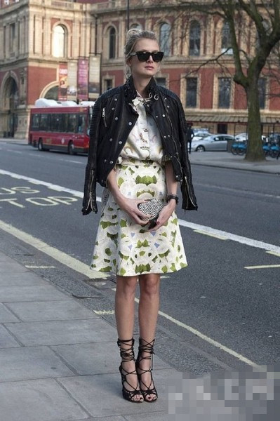 春夏最hot绑带鞋<a href='http://www.china1f.com' target='_blank'>服装</a>流行趋势 轻松再现罗马风