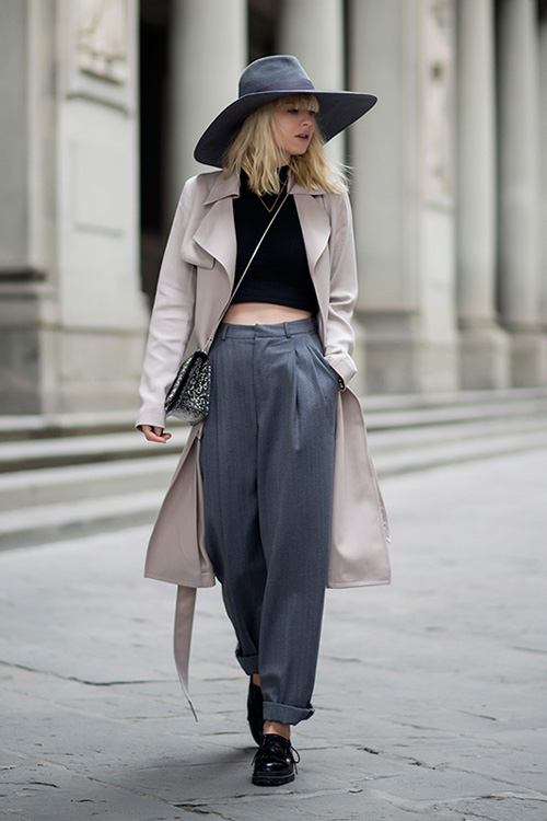 春季穿衣搭配技巧示范:灰色的朦胧美