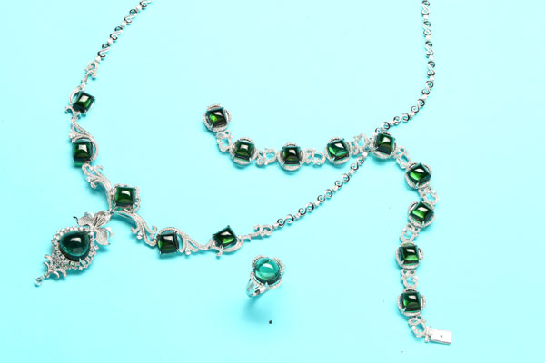 七彩云南第三届原创珠宝设计展华丽亮相