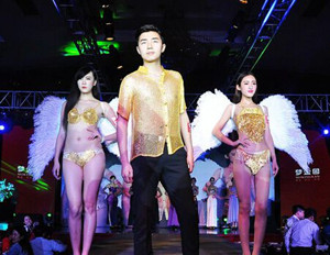 梦金园珠宝招商会 三百万元黄金服饰现身惊艳众人