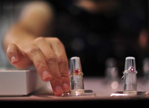 台湾女性艺术品收藏家遇劫 价值500万欧元珠宝遗失