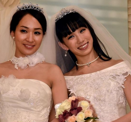 女同婚纱_女同婚纱照(3)