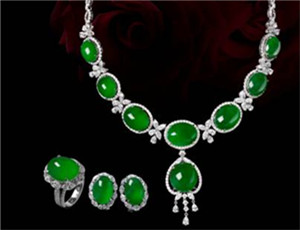 中艺珠宝展会「天然翡翠蛋面套装」 备受瞩目