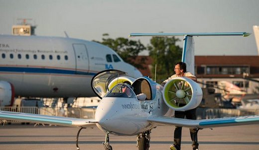 空客集团双座电动私人飞机问世 将在法国建设工厂