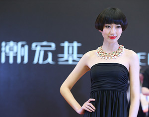 潮宏基携彩金潮流系列现身上海国际珠宝展