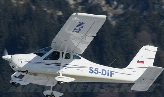 TecnamP92：具有单件成型钢筋玻璃钢的私人飞机