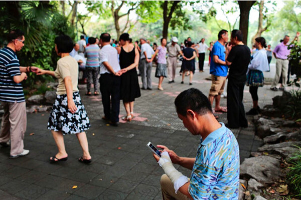 股市热潮中有多少人的生活被改变了-图片新闻