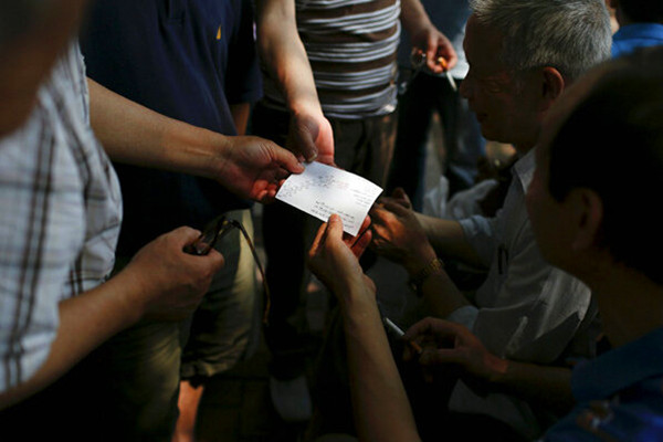 股市热潮中有多少人的生活被改变了-图片新闻