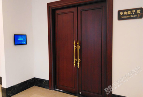 温泉度假山庄添新貌 壁挂一体机打造视觉盛宴