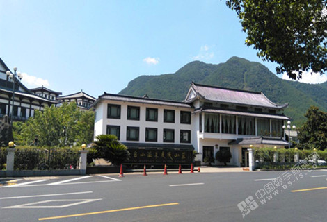 温泉度假山庄添新貌 壁挂一体机打造视觉盛宴