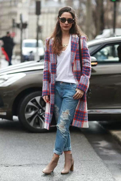 时尚达人秋季穿衣搭配示范 毛呢大衣既美又有范儿