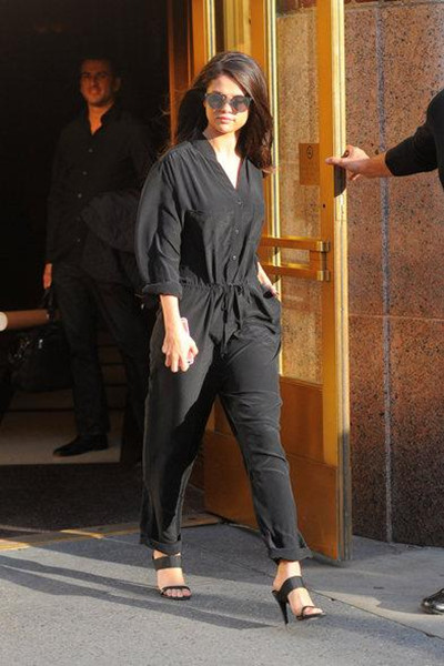Selena Gomez两天穿衣搭配十套衣服 天真少女变成熟女性