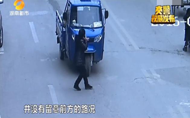 三轮车不慎酒驾瞟美女美女过路撞死打电话老国外司机丰臀图片