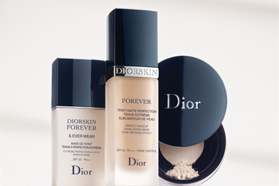 Dior（迪奥）全新恒久钻肌粉底系列再焕新颜