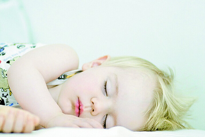  做梦吃猪蹄啃手  遗传梦游不是病意外险加码保