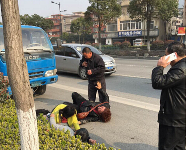  杭州公交车事故 1人死亡 意外分分钟就来买意外