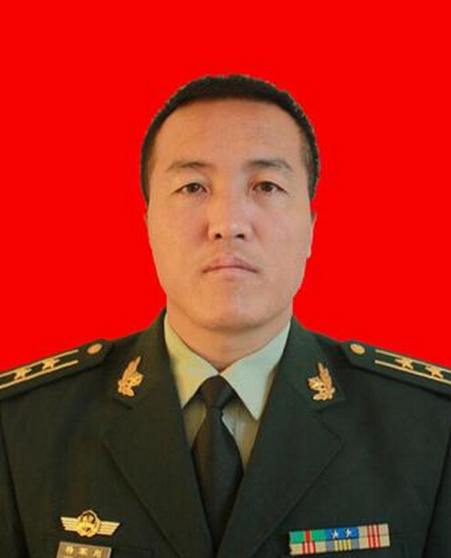  警官勇斗毒贩牺牲 殉职 英雄离去意外险守护家