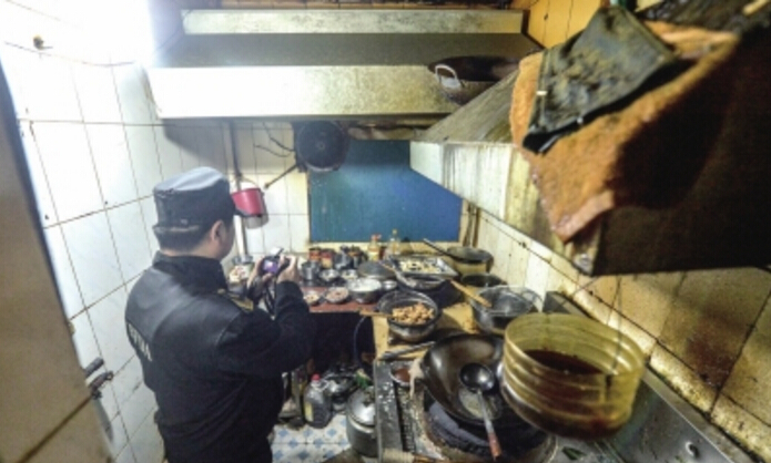  饿了么被曝光 线下餐厅卫生肮脏不堪 要点外卖