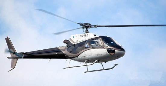 vector将三架空客as350私人直升机操作执行检查