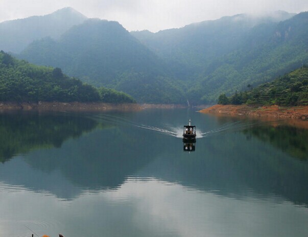 高西村是温州市文成县黄坦镇云湖社区的一个小山村;因为地处珊溪水库