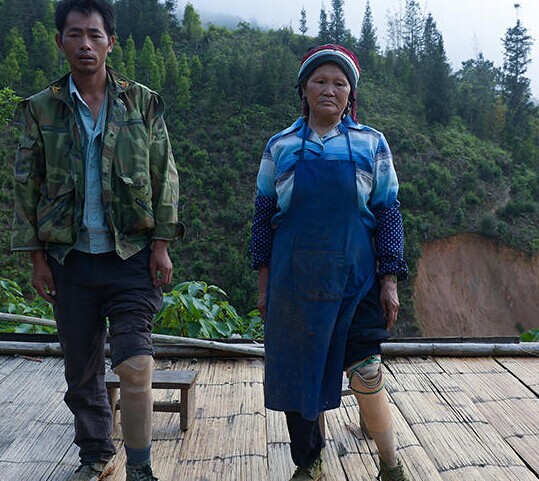 世间:中越边境"地雷村" 同村父子母子被炸断腿-第10页