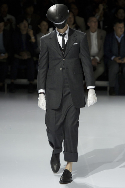 thom browne(汤姆&middot;布朗)服装品牌于巴黎男装周发布2017春夏