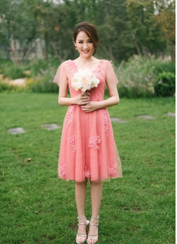 理论前,还发微博许愿:"捧花~捧花~请飞向我吧~"婚礼电影视频图片