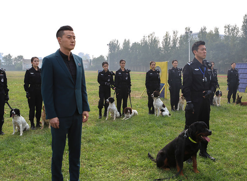 《警花与警犬》再曝剧照 于和伟刻苦训练励志满满-第5
