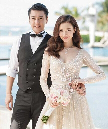 韩雯雯的婚纱_韩雯雯性感