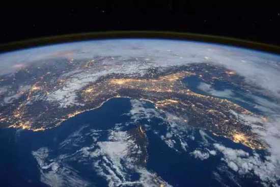 从400公里外太空看地球是什么体验