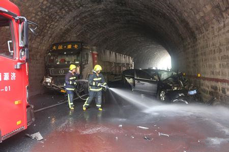 事故原因还在进一步调查中. 河南省济源市一山区隧道