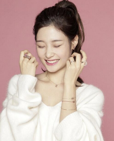 佳人写真 黄圣依肤白貌美性感诱人佳人写真