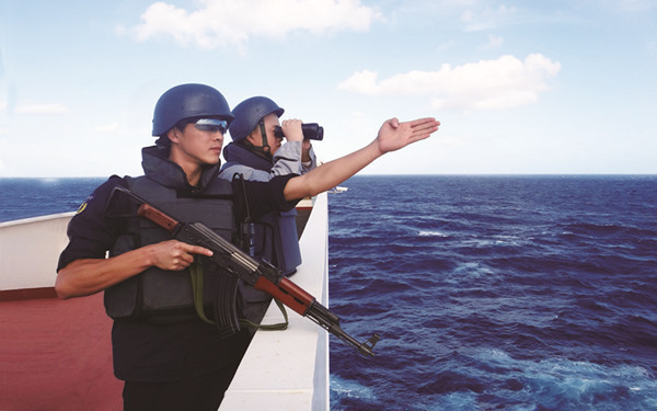 中国海上武装保安在船上执勤（华信中安供图）