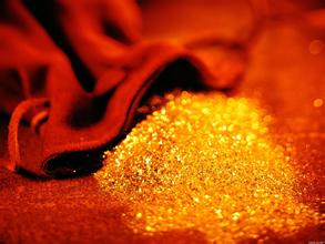 【实时播报】美国大选强袭黄金市场 现货黄金大涨3.5%