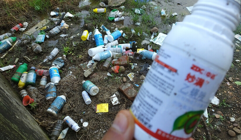 农村废弃农药瓶环境污染建议农药生产商回收处理再利用