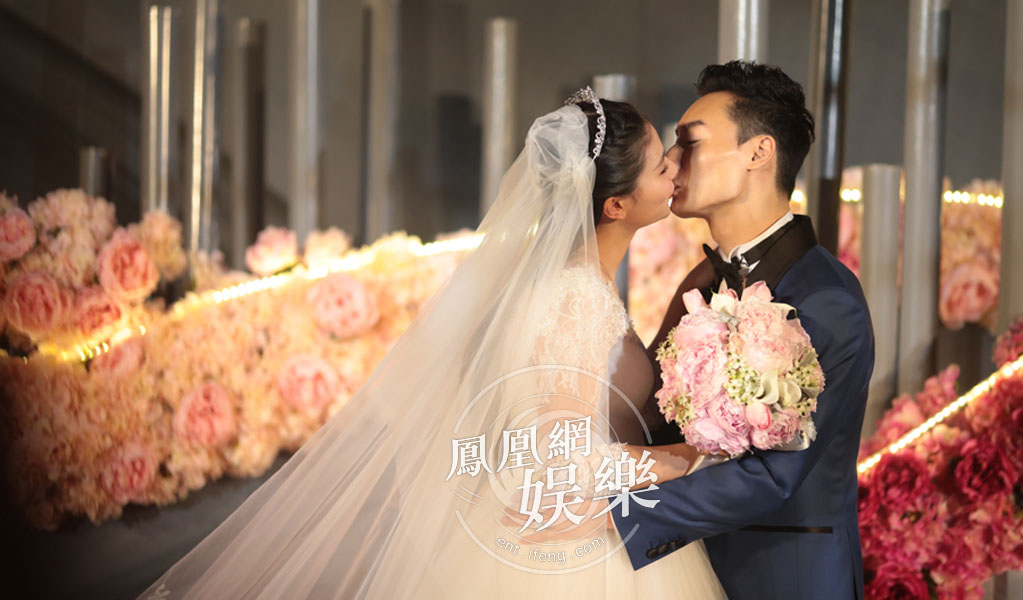 秦凯何姿婚礼内场图曝光 鲜花满地十分浪漫温馨