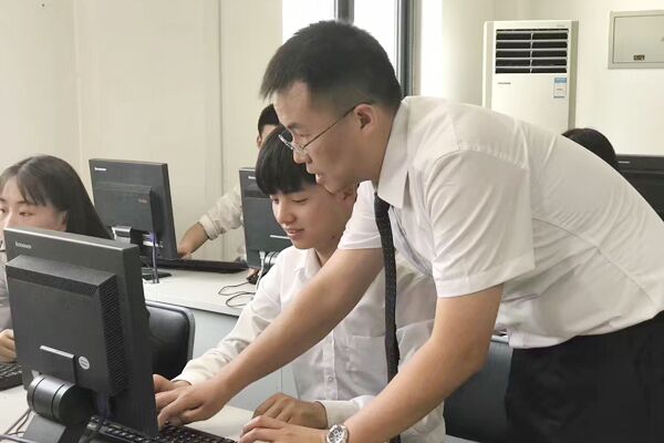 北大青鸟华腾校区支持你成为it职场精英