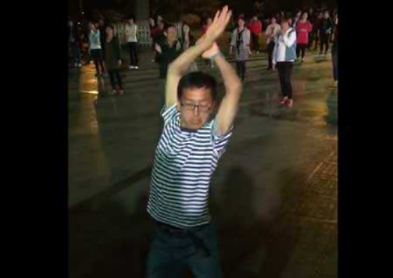 魔性表情舞爆红 全民尬舞秒杀广场舞大妈