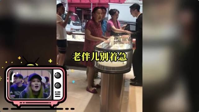 北京大妈嘻哈走红 网友:高手在民间,DR钻戒来一打!