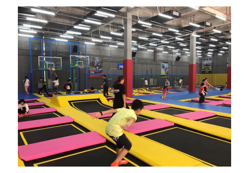 新昌集团奥特莱斯 仅试营首周超过50万人次