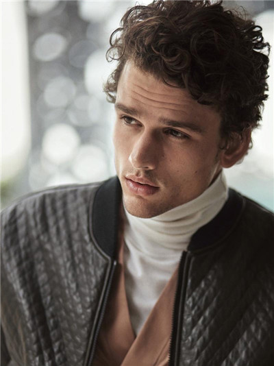 simon nessman(西蒙·奈斯曼)为《gq》杂志巴西版拍摄一组时尚大片.