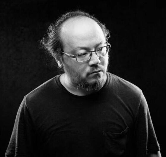 49岁窦唯被偶遇 ,看起来像一个60多岁老人